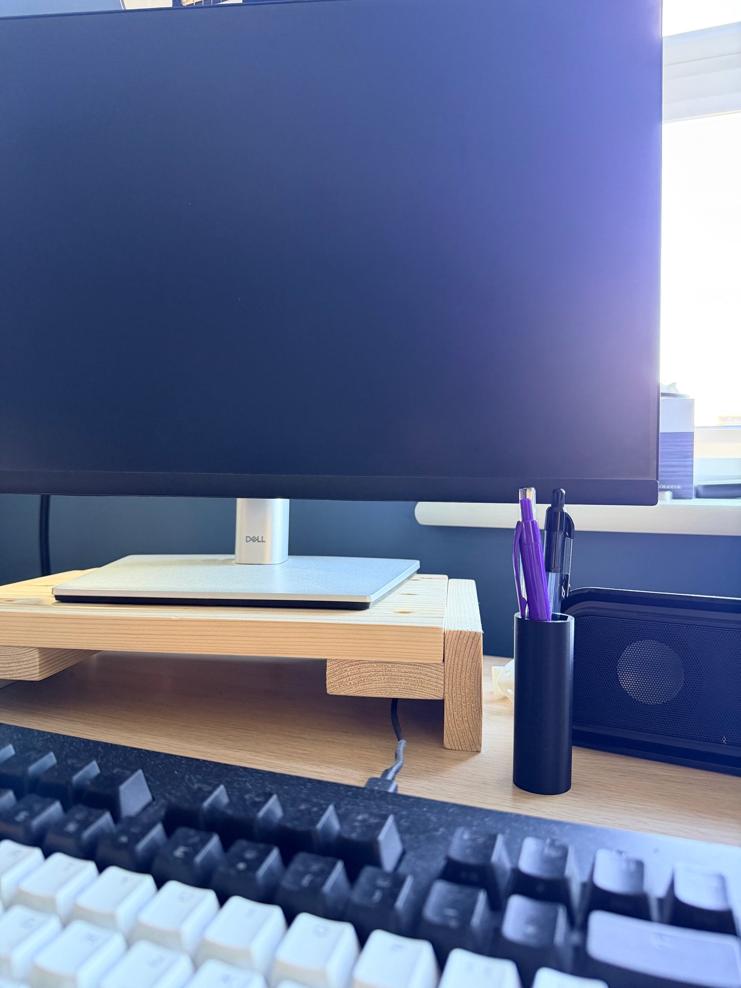 HarvmarPrints - Minimalist Socket Pen Holder