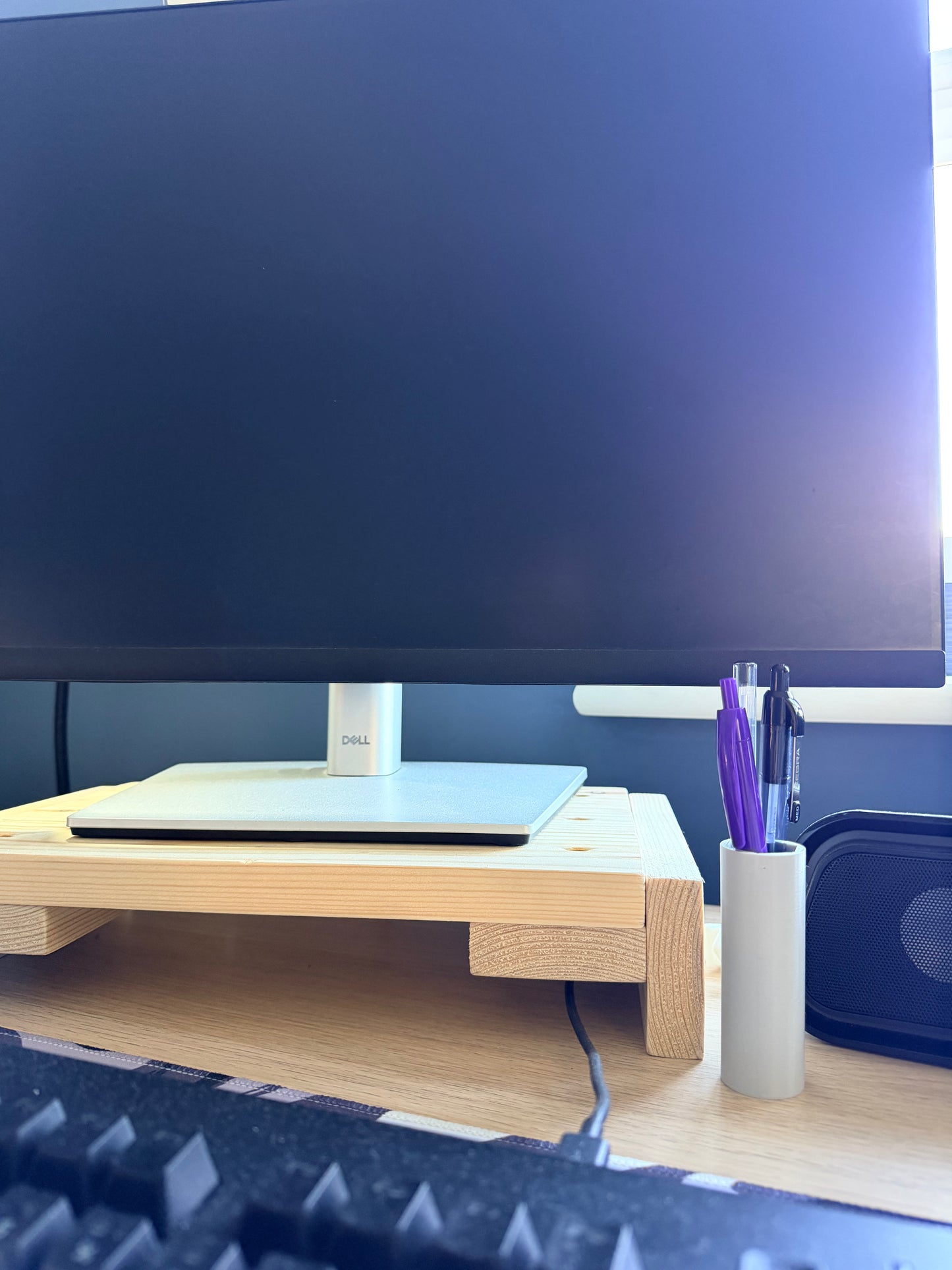 HarvmarPrints - Minimalist Socket Pen Holder