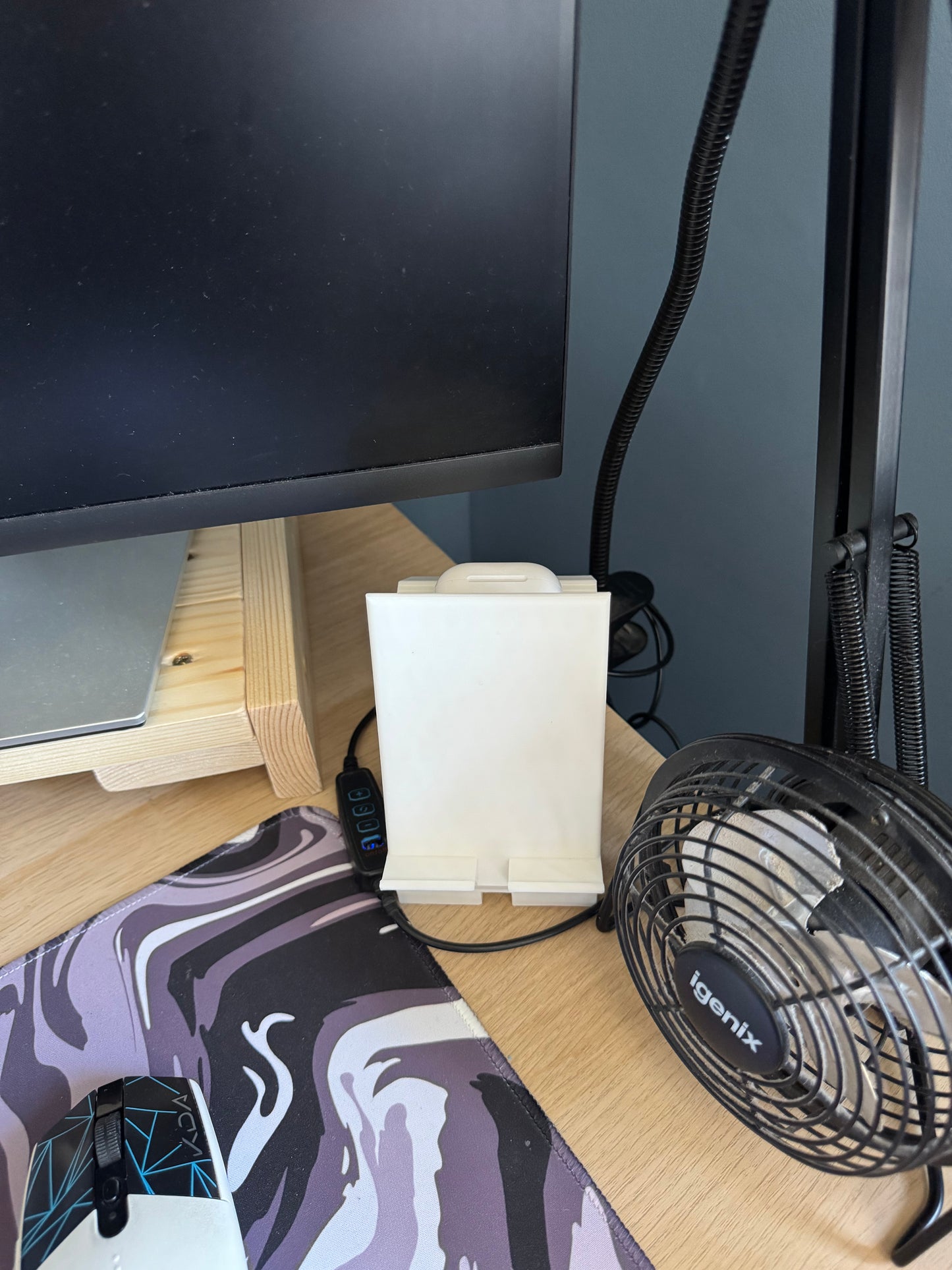 Harvmar Prints - Minimilaist Phone Stand