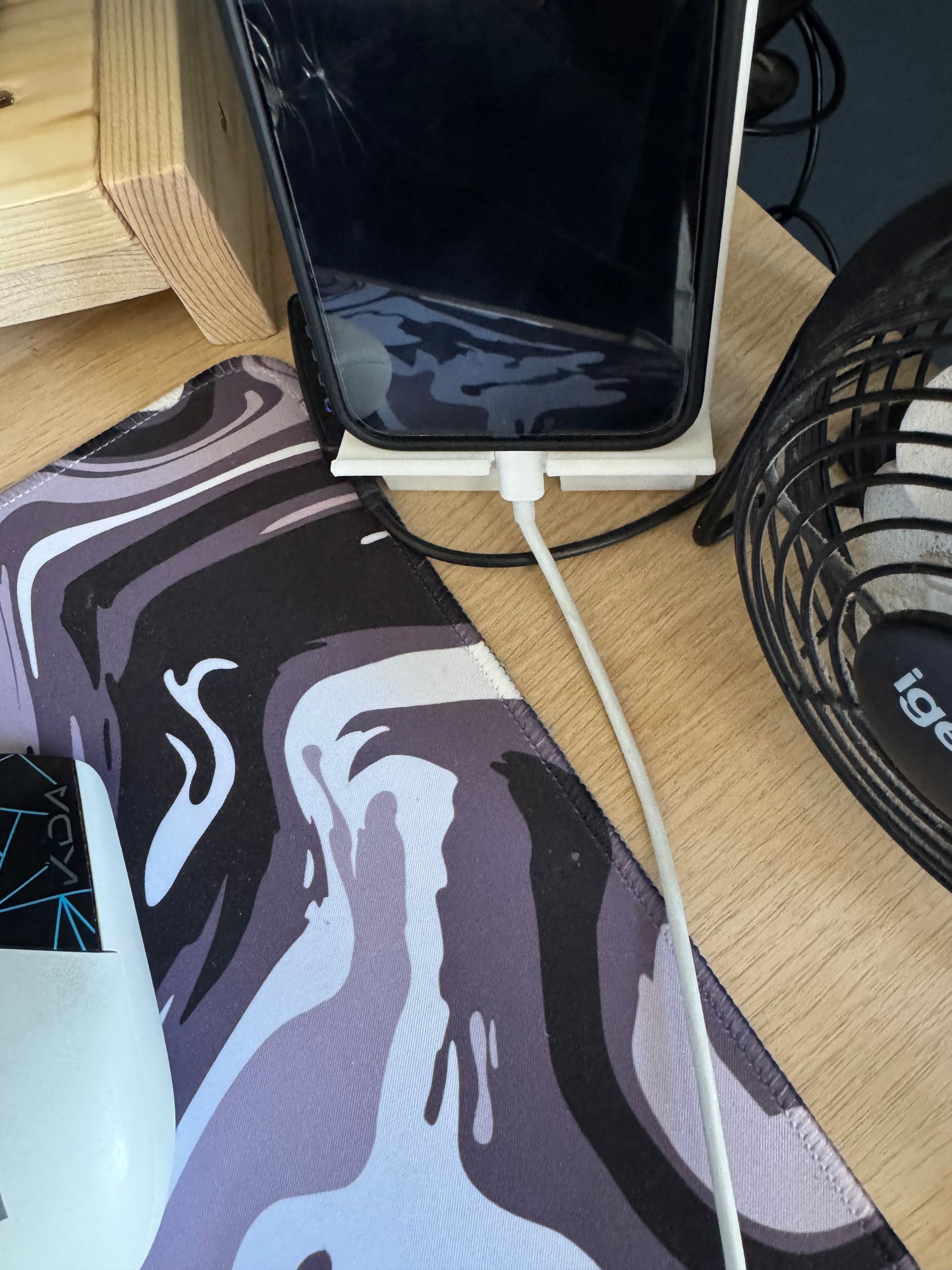 Harvmar Prints - Minimilaist Phone Stand